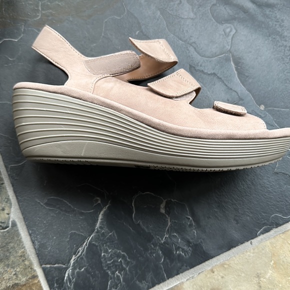 Clarks Collection Soft Cushion Tan Sandal with Adjustable Velcro Straps 7.5 - Picture 7 of 7